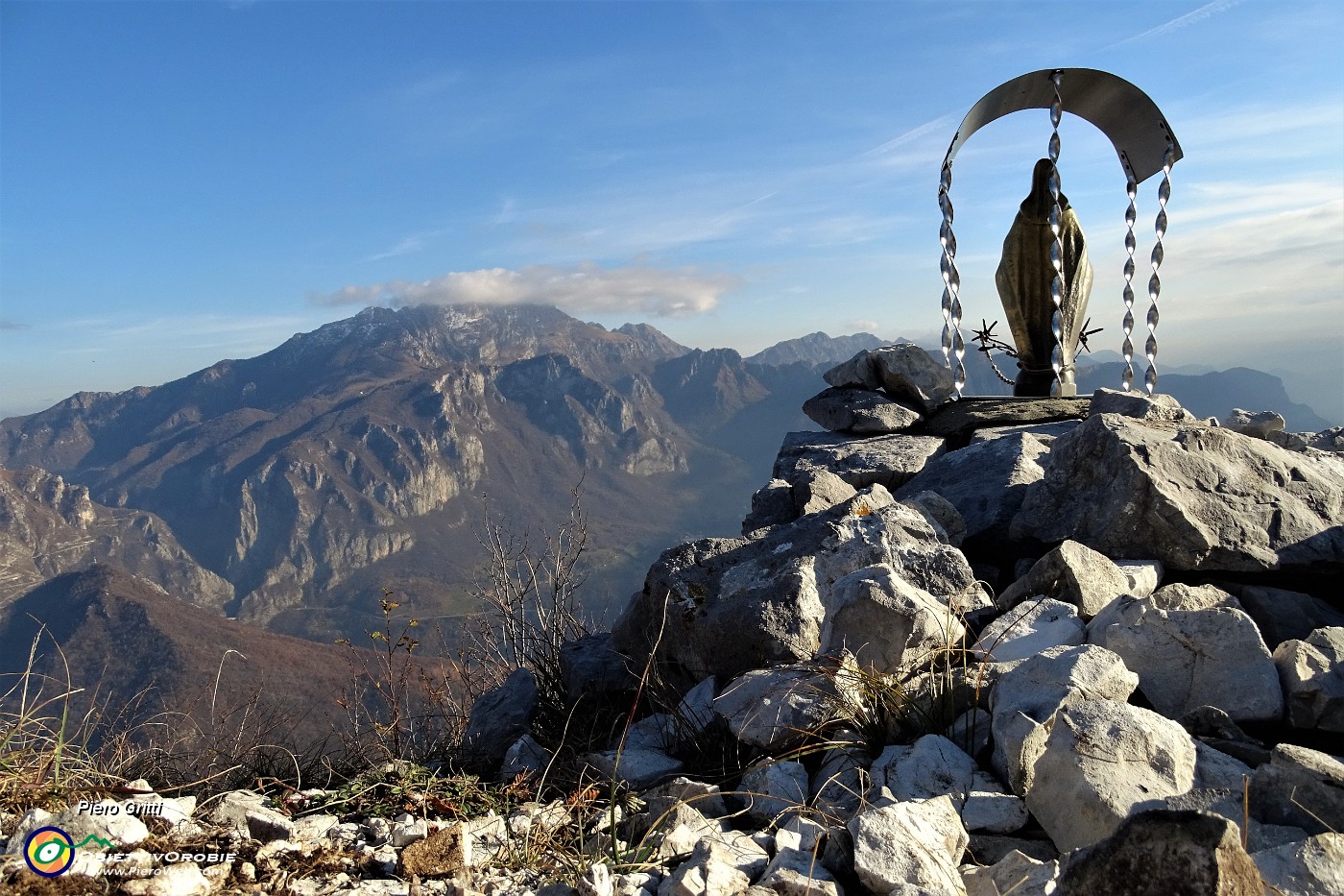 68 Alla Madonnina del Corno Regismondo con vista in Resegone.JPG